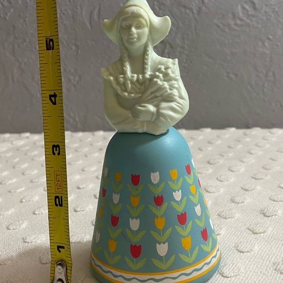 Vintage Avon Belles Of The World (32) Dutch Maid--Decanter Moonwind Cologne - Picture 5 of 10